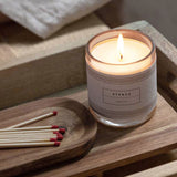Vela Atenea 220 gr - FRAGANCIA FLORAL, CÍTRICA Y AMADERADA